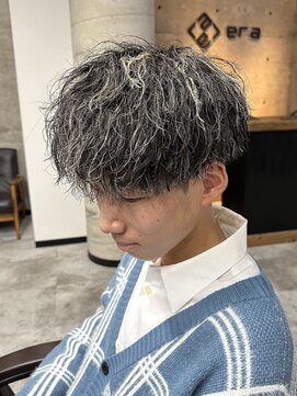 イーラ(era) ツイストスパイラルパーママッシュハイライト刈り上げ