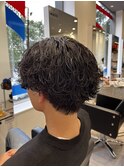 波巻きパーママッシュセンターパートメンズヘアショートネープ