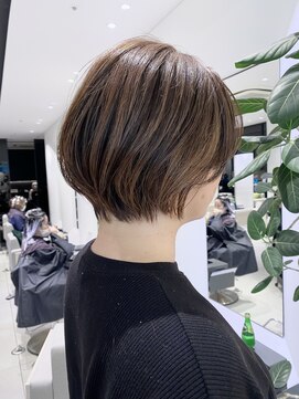 ステア ケース(stair case) 癖でも乾かすだけまとまるショート耳掛けショート