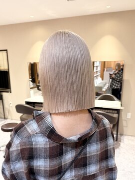 アヴァンス ジェイアール和歌山店(AVANCE.) 派手髪×ハイトーン×ミルクティーベージュ×切りっぱなしボブ