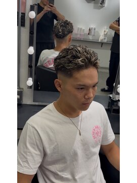 キング 心斎橋店(K!ng) ハイライトカラーミルクティーベージュレイヤーカット