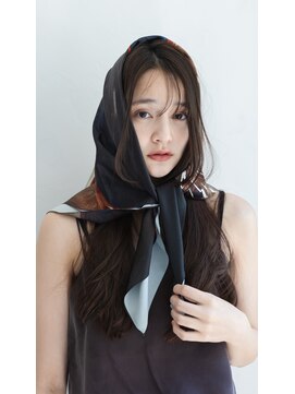 ロカ リセル バイ ツリー(loca resel by tree) スカーフヘアアレンジグレージュフェザーカットシースルーバング