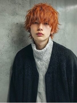 ネハス 栄(nehus.) MEN’S HAIR/サーフカール/刈り上げセンターパート/ブリーチ