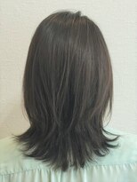 ヴェイスサロン(Vase Salon) 刈り上げセンターパートクラゲヘアーオリーブグレー3