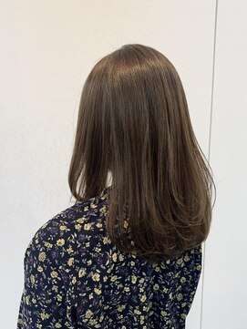 エスカーラ 表参道(THE ESCALA) 肌がワントーン明るく見えるアッシュブラウン【マスダレイナ】