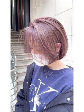 ジゼル(gisele) (小山) パープルグレージュ耳だしショート