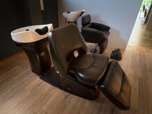 シャンプー台は国内最高峰の【フルフラット夢シャンプー台】を採用し首への負担を全く感じさせない特別仕様