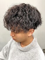 スナッグルサロン(SNUGGLE SALON)&nbsp;ツイストスパイラルパーマ波巻きツーブロックマッシュ前髪メンズ