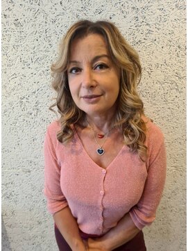 DAMANI 表参道 髪質改善/ヘッドスパ/ハイライト/白髪染め/白髪ぼかし/縮毛矯正 似合わせカット/ミディアムレイヤーカット[表参道駅]