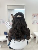 ホワイト(White)&nbsp;ゆるふわハーフアップスタイル♪