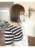 ミニボブ×オリーブグレージュ