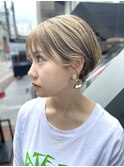 「NUDE」#20代30代ブロンドカラー前下がりショート丸みショート