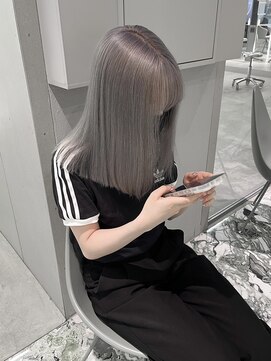 ジーナ 名駅(XENA.) 《karen》シルバー/透明感カラー/艶カラー/ブリーチ/韓国ヘア