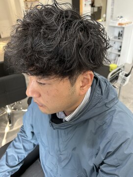 ヒュイル バイ ニアウ(Hwyl by Niau) メンズマッシュパーマツイストスパイラルパーマニュアンスパーマ