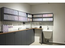 オリガミ 高松桜町(ORIGAMI)の雰囲気（カラーブースでは、厳選した高品質な薬剤を調合します）