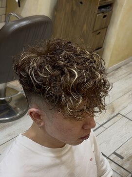 グルーマーズトウキョウ(GROOMER/S TOKYO) ハイライト+スペインカール【外国人風パーマ 韓国マッシュ】