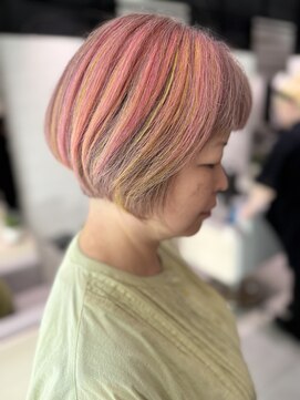 ステア ケース(stair case) 白髪を活かしてピンクベージュ インナーカラー