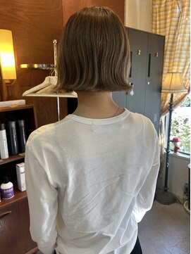 チャプター 問屋町(chapter) ケアブリーチベージュカラー切りっぱなしミニボブ