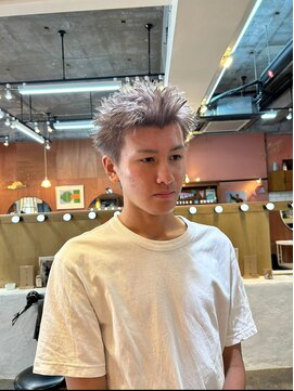 エディ(Edy) スパイキーショートケアブリーチダブルカラーホワイトグレージュ