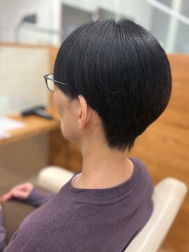ファースト 長町店(first) 30代40代／メガネ映えショート／女性らしいハンサム首元美人髪