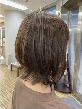 リッシュ 東松戸店(RISHE) ベージュ系カラーの外はねミディアム