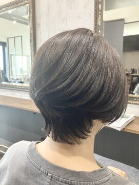 ローブ(L'aube) 艶やかショート