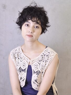 コイ(coii) くしゃっとパーマのショートヘア