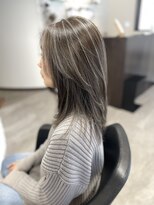 リリ(RiRi)&nbsp;レイヤーカット×ナチュラルハイライト