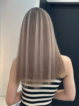 ラピス 福岡天神店(Lapis) ホワイトシルバーミルクティー×ホワイトメッシュハイライト