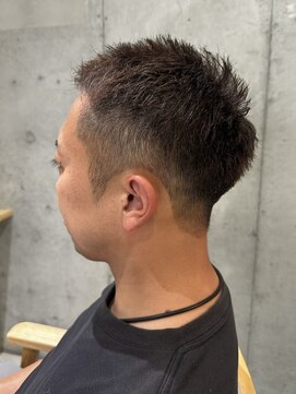 キリ 逗子(kiri) 逗子葉山アップバングメンズカットスパイキーショート短髪眉128