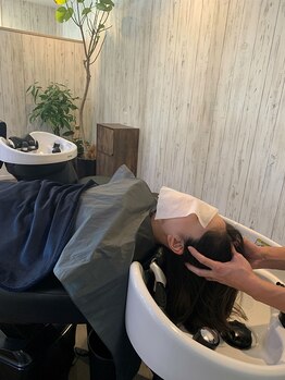 ヘアーズマハロ(hair's Mahalo.)の写真/【極上】こだわりのフルフラットシャンプー台で施術！自慢の《リラクゼーションスパ》を体感してみて☆