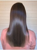 艶感のある髪の毛で-5歳を叶える髪質改善トリートメント