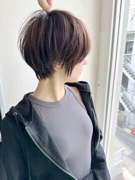 アンド ストーリーズ(&STORIES) 大人可愛い前髪ありのひし形マッシュショートパーマ20代30代