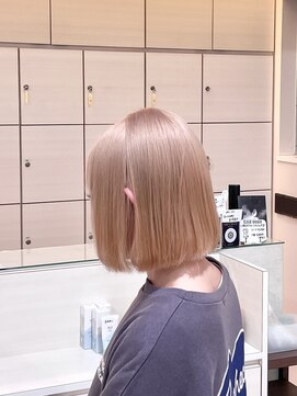 グラーツィェドゥーエ(GRAZIE due) ミルクティーベージュ/ぱっつんボブ/切りっぱなしボブ