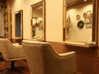 ヘアープレイス スパロウ(Hair place Sparrow)の写真/【メテオカラー取扱い◎】女性スタイリスト2人のみのプライベート空間◇大人女性のキレイをお手伝いします!