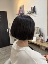 ヒコ(hico)&nbsp;乾かすだけで決まる◎地毛風グレージュ×首長効果のミニボブ