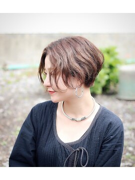 ビーワールド(B WORLD) 横顔美人なショートボブ【 藤枝/髪質改善/カラー】