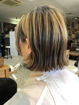 ルーミス バズヘアー(Loomis Buzzhair) 切りっぱなしボブ 中に隠し包丁入り