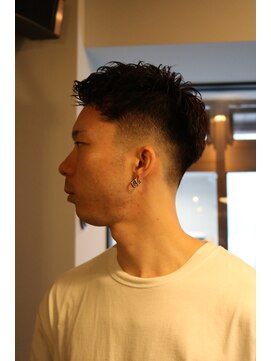 ザ バーバー ルイス(THE BARBER LUI'S) fade & pin perm