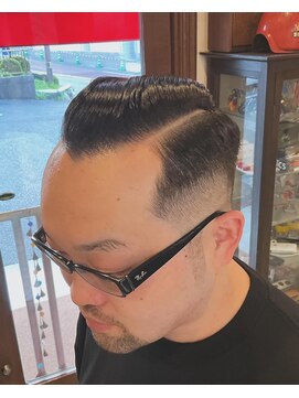 バーバー アカダマ 男の大人スタイル