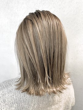 イリ 心斎橋(ili) くすみベージュ