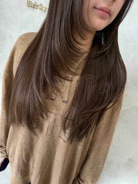 ミュウ(Miiiu) 大人かわいいシースルーバングストレート小顔レイヤーカット20代