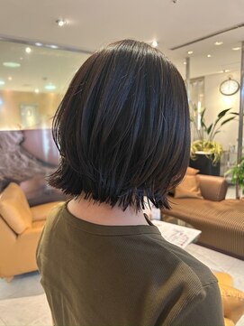 ラシェンテ 旧居留地(La Sente) カーキアッシュのくびれミニボブ
