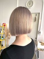 リルーム(re-room) ブリーチカラー/ミルクティーベージュ/切りっぱなしボブ