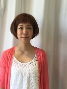 マニス(manis) ショートバングのふんわりボブ明るめブラウン