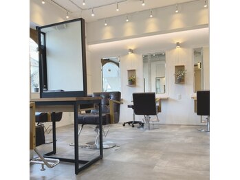 YOFA hair 岡本店【ヨファ　ヘアー】