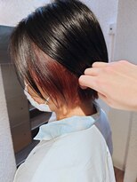 シザーズ(scissors)&nbsp;赤インナーカラー　暗髪ボブ　耳かけ