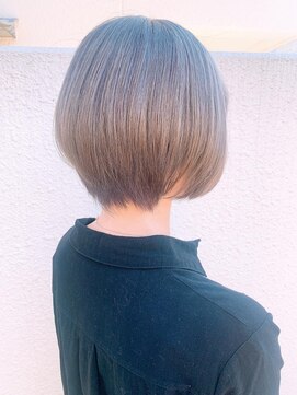 リア(Lia by KENJE) Lia＆汐見悠佑　ショートボブ&ミルクティーアッシュ