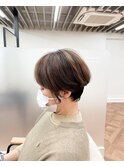 ショートヘア_マロンベージュ Aラインボブ かきあげ