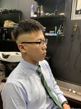 ファヴォ(FAVO) クロップヘアフェードカット